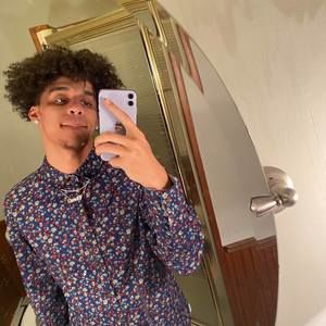 Meet your Posher, Gil